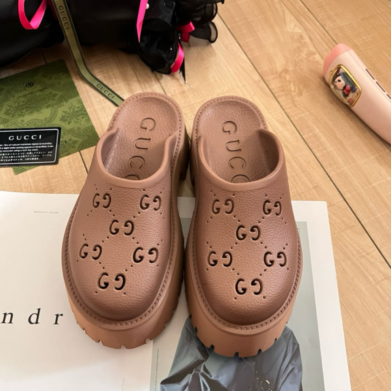 GUCCI slippers