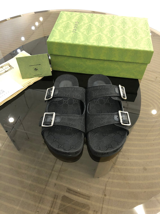 G*cci Sandals