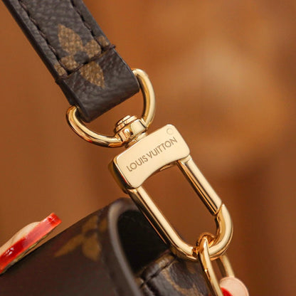 Louis Vuitton 𝐋𝐎𝐎𝐏 𝐇𝐎𝐁𝐎 catwalk style mini postman - Rachellebags