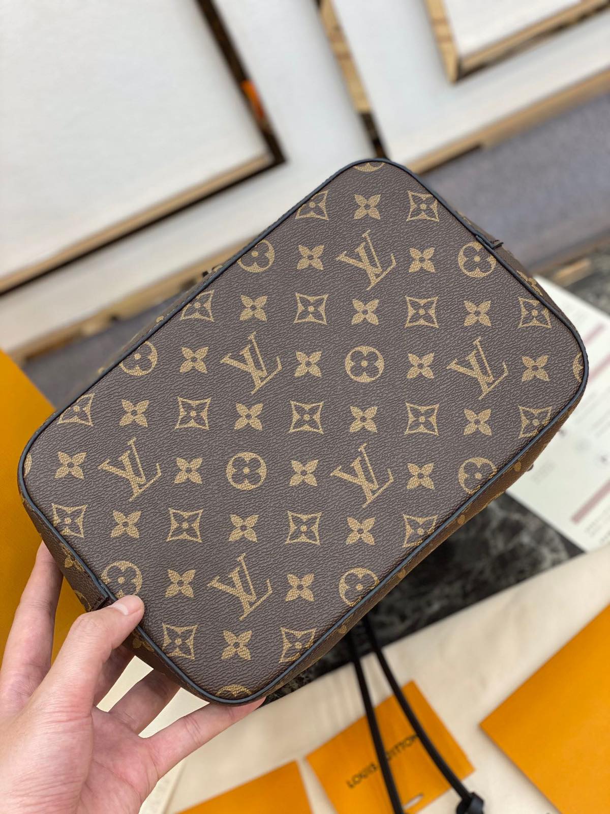 Louis Vuitton 𝙉𝙀𝙊𝙉𝙊 🇫🇷 French original material - Rachellebags