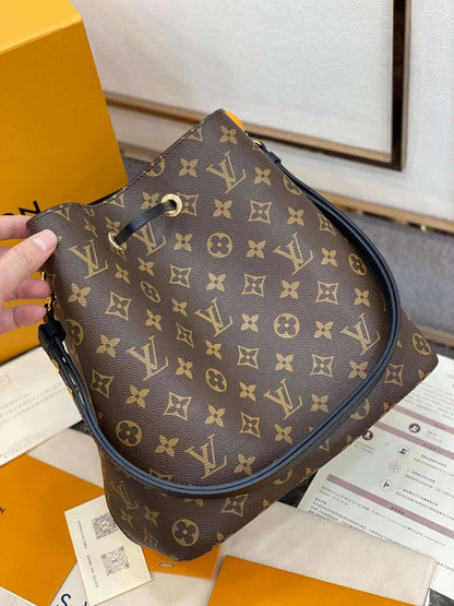 Louis Vuitton 𝙉𝙀𝙊𝙉𝙊 🇫🇷 French original material - Rachellebags