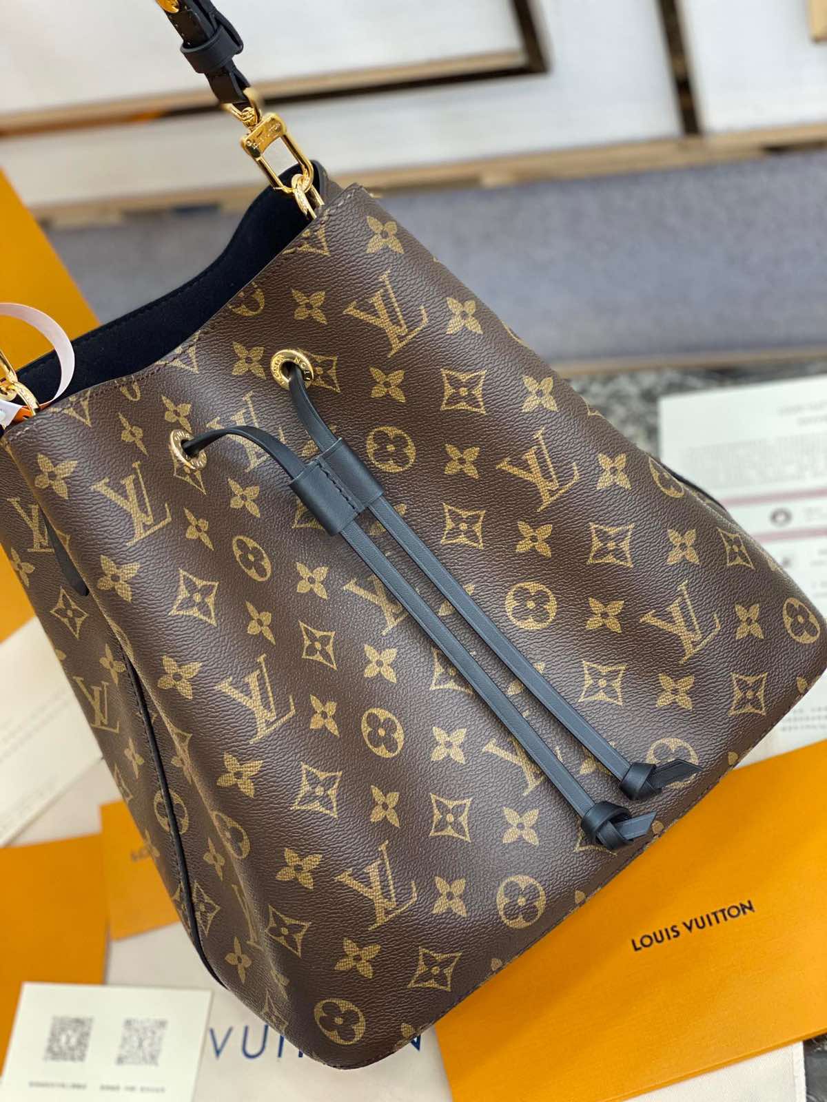 Louis Vuitton 𝙉𝙀𝙊𝙉𝙊 🇫🇷 French original material - Rachellebags