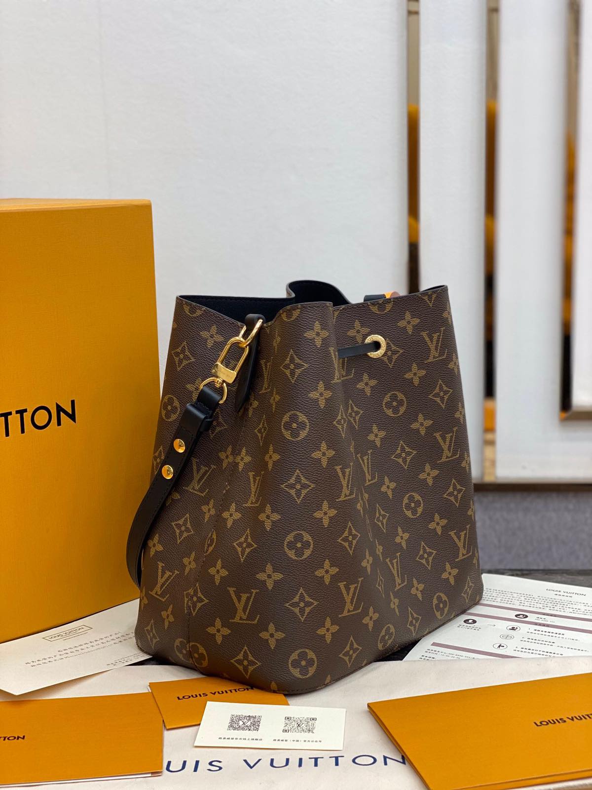 Louis Vuitton 𝙉𝙀𝙊𝙉𝙊 🇫🇷 French original material - Rachellebags