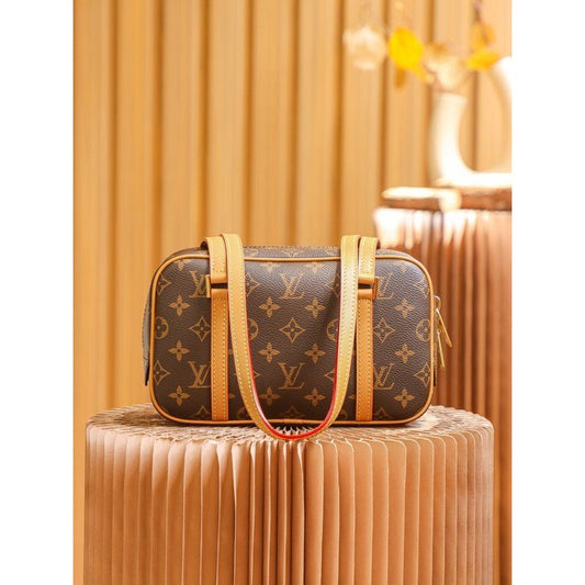 Louis Vuitton 𝐂𝐈𝐓𝐄 new middle-aged - Rachellebags