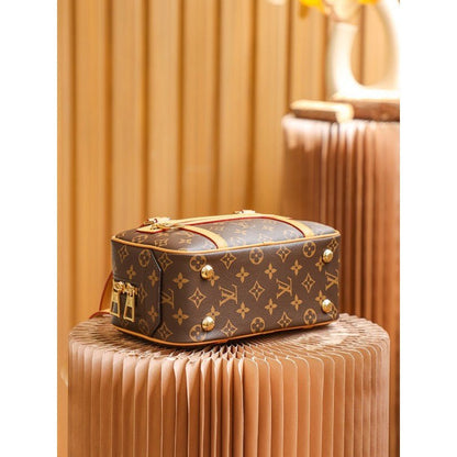 Louis Vuitton 𝐂𝐈𝐓𝐄 new middle-aged - Rachellebags