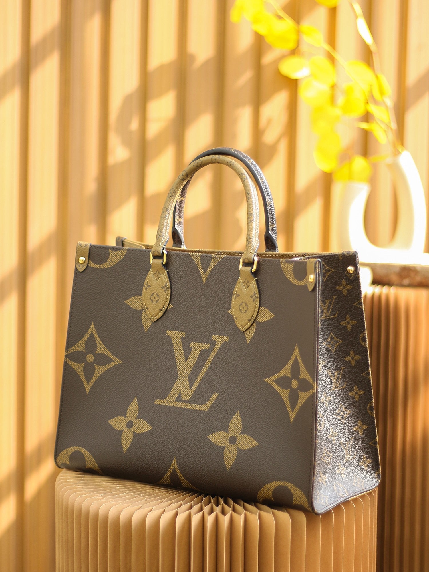 LV ON THE GO MEDIUM - Rachellebags