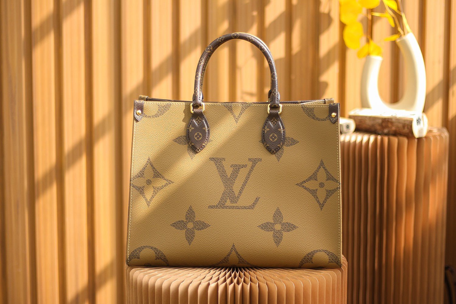 LV ON THE GO MEDIUM - Rachellebags